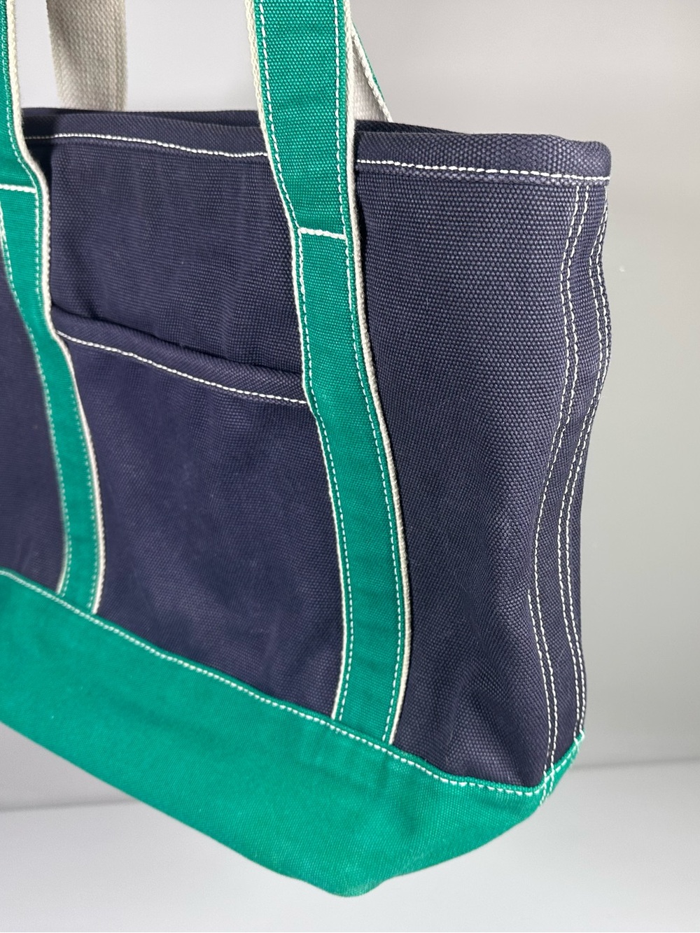 Vintage Lands’ End Medium Canvas Zip-up Boat Tote - Picture 3 of 13